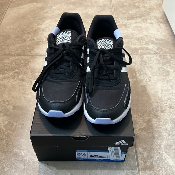 Adidas Womens Retrorun Running shoe, black/white/violet tone with zebra accents - Picture 2 of 7